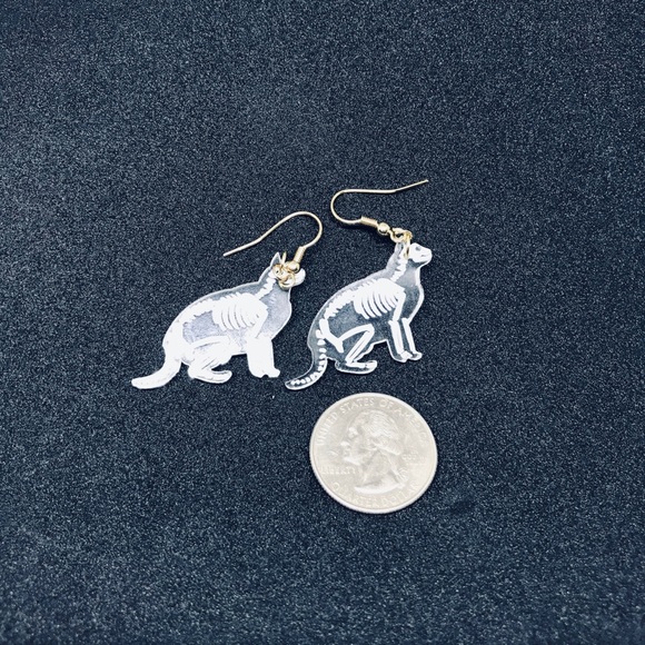 Acrylic cat skeleton x ray earrings. - Picture 6 of 7